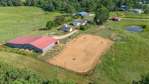 200 Greenwood Rd, Lawrenceburg, TN 38464