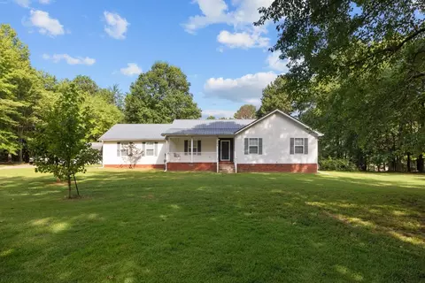 Exterior - 105 Capps Rd, Mcewen, TN 37101 photo 2 of 14