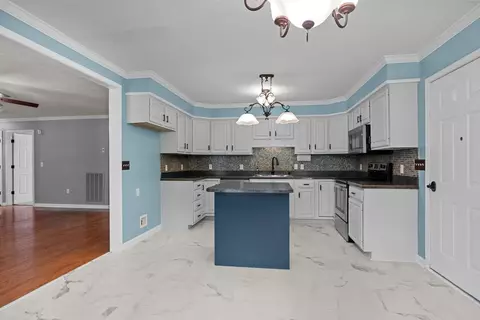 Kitchen - 105 Capps Rd, Mcewen, TN 37101 photo 3 of 4