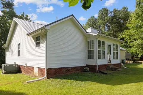 Exterior - 105 Capps Rd, Mcewen, TN 37101 photo 8 of 14