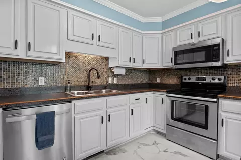 Kitchen - 105 Capps Rd, Mcewen, TN 37101 photo 4 of 4