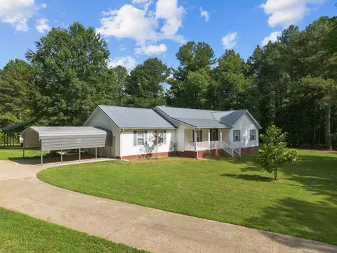 105 Capps Rd, Mcewen, TN 37101