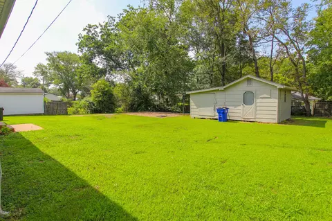 Exterior - 627 E Main St, Dresden, TN 38225 photo 7 of 8