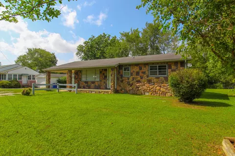 Exterior - 627 E Main St, Dresden, TN 38225 photo 2 of 8