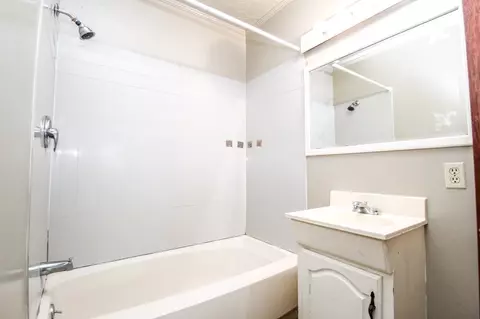 Bath - 627 E Main St, Dresden, TN 38225 photo 1 of 1