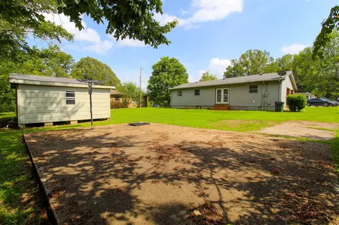 Exterior - 627 E Main St, Dresden, TN 38225 photo 3 of 8