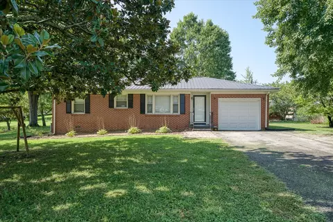 305 Lagoon Dr, Mcminnville, TN 37110