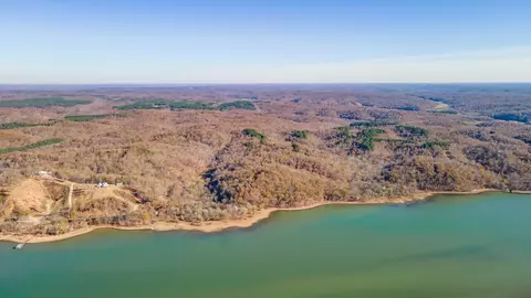 1495 River Ln, Waverly, TN 37185