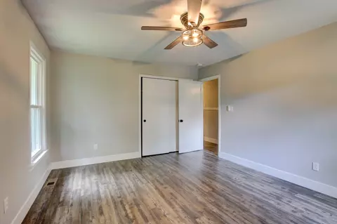 Bedroom - 320 Valley View Rd, Dover, TN 37058 photo 2 of 2