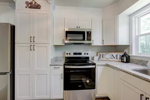 Kitchen - 320 Valley View Rd, Dover, TN 37058 photo 2 of 5