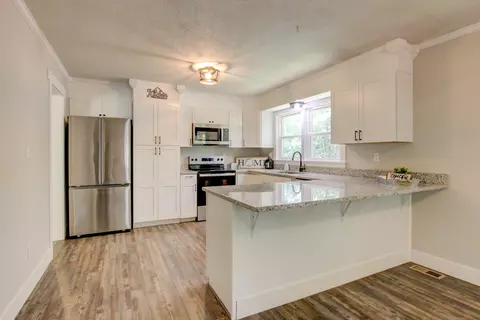 Kitchen - 320 Valley View Rd, Dover, TN 37058 photo 1 of 5