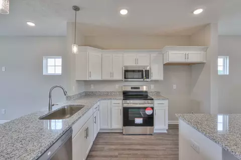Kitchen - 159 Bartow Dr, Decherd, TN 37324 photo 2 of 2