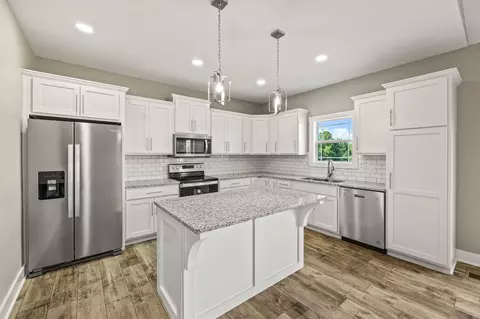 Kitchen - 4611 Window Cliff Rd, Baxter, TN 38544 photo 1 of 3