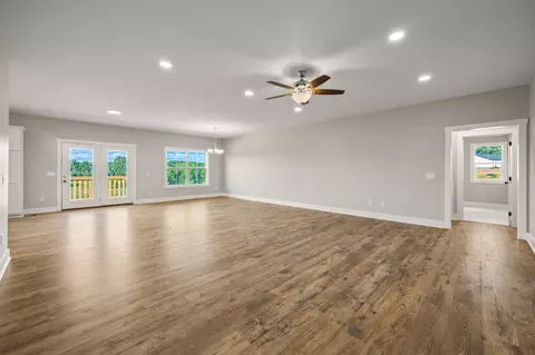 Living - 4611 Window Cliff Rd, Baxter, TN 38544 photo 2 of 3