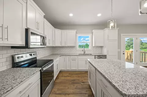 Kitchen - 4611 Window Cliff Rd, Baxter, TN 38544 photo 2 of 3