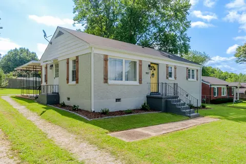 1907 Woodmont Dr, Columbia, TN 38401