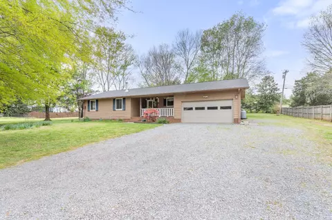 8013 Snow Hill Rd, Ooltewah, TN 37363