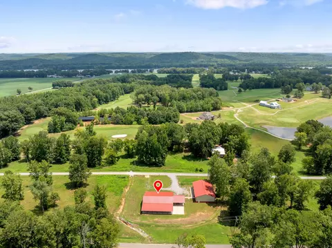 198 Putt Ln, Decaturville, TN 38329