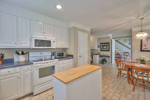 Kitchen - 2003 Riverview Dr, Murfreesboro, TN 37129 photo 4 of 4