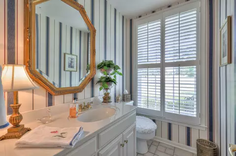 Bath - 2003 Riverview Dr, Murfreesboro, TN 37129 photo 1 of 4