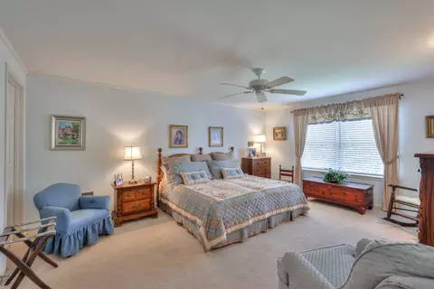 Bedroom - 2003 Riverview Dr, Murfreesboro, TN 37129 photo 5 of 8