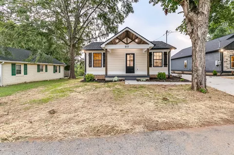 817 Fairview Dr, Columbia, TN 38401