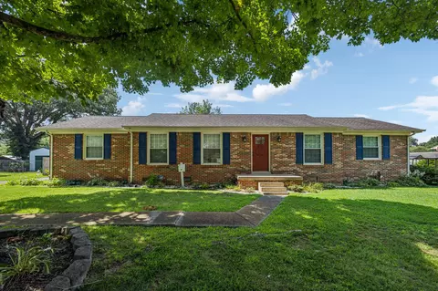 406 Sherwood Dr, Tullahoma, TN 37388