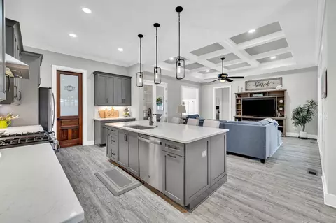 Kitchen - 218 Hammock Dr, Winchester, TN 37398 photo 4 of 5