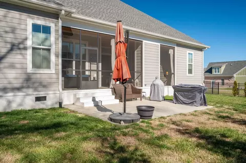 Exterior - 218 Hammock Dr, Winchester, TN 37398 photo 11 of 14