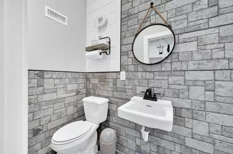 Bath - 218 Hammock Dr, Winchester, TN 37398 photo 8 of 9
