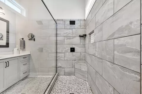 Bath - 218 Hammock Dr, Winchester, TN 37398 photo 6 of 9