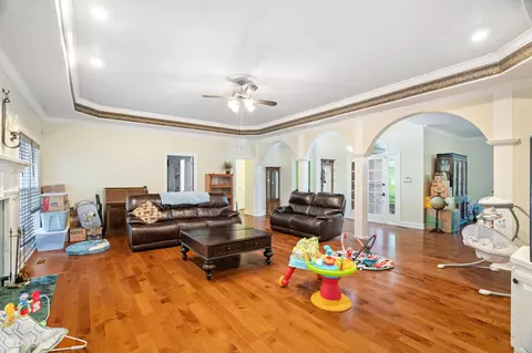 Living - 2000 Palmer Dr, Springfield, TN 37172 photo 4 of 4