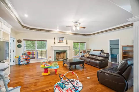 Living - 2000 Palmer Dr, Springfield, TN 37172 photo 1 of 4