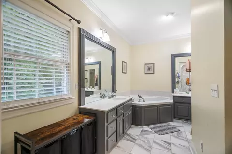 Bath - 2000 Palmer Dr, Springfield, TN 37172 photo 1 of 4