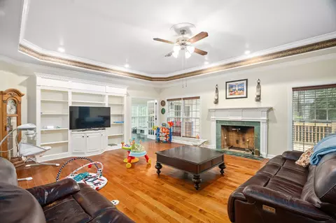 Living - 2000 Palmer Dr, Springfield, TN 37172 photo 2 of 4