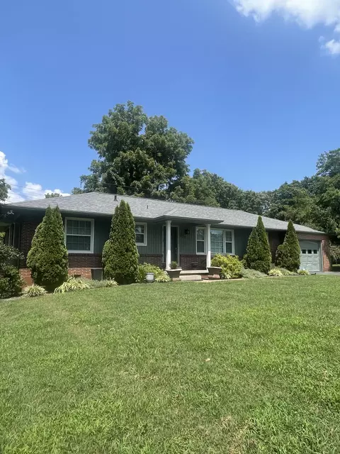 222 Admiral Cir W, Lawrenceburg, TN 38464
