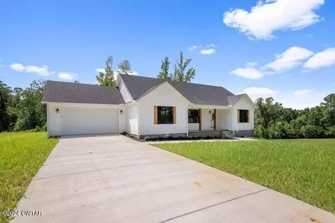 423 Old Huntingdon St, Lexington, TN 38351