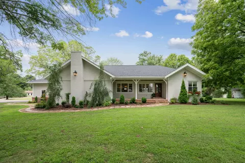 1139 N Broad St, Lexington, TN 38351