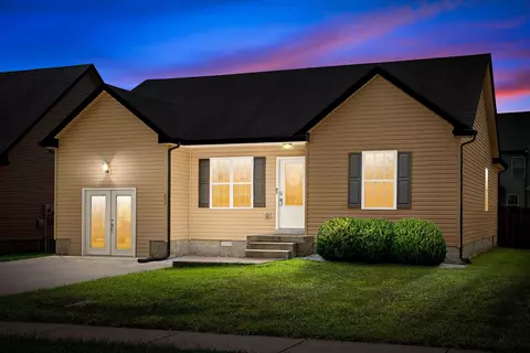 553 Falkland Cir, Clarksville, TN 37042