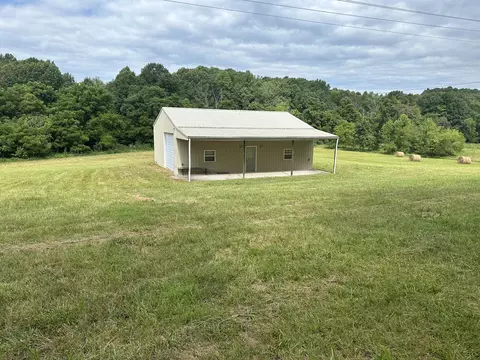 1048 Reese Rd, Bethpage, TN 37022