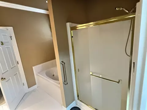 Bath - 2519 Apache Trl, Murfreesboro, TN 37129 photo 3 of 3