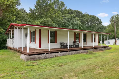 1053 Pack Rd, White Bluff, TN 37187