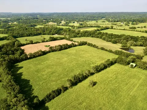 530 Watt Nolen Rd, Cottontown, TN 37048