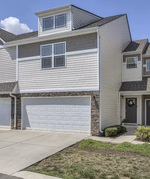 6048 Hillside Ln, Spring Hill, TN 37174