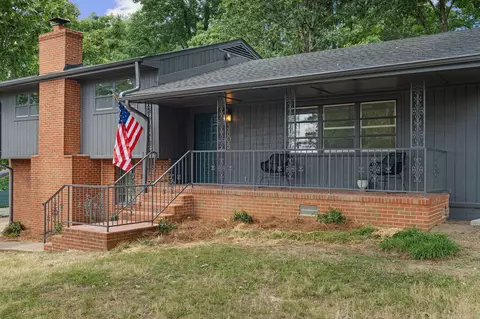 3805 Rollingwood Dr, Chattanooga, TN 37406