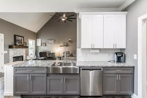 Kitchen - 124 Sideview Rd, Gallatin, TN 37066 photo 6 of 7
