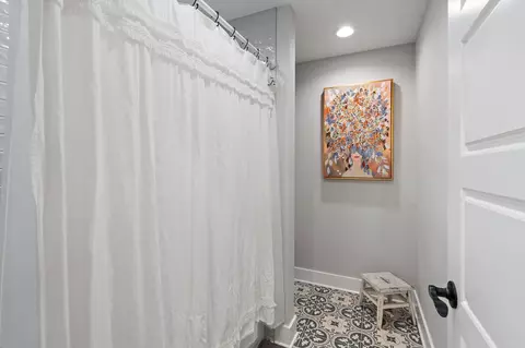Bath - 167 S Garner St, Springfield, TN 37172 photo 2 of 5