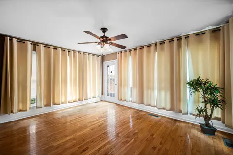 Living - 6218 H B Lee Rd, Springfield, TN 37172 photo 6 of 7