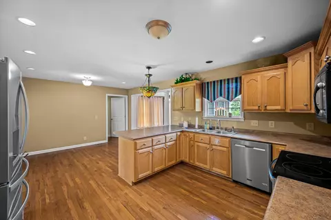 Kitchen - 6218 H B Lee Rd, Springfield, TN 37172 photo 3 of 4