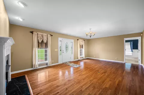 Living - 6218 H B Lee Rd, Springfield, TN 37172 photo 4 of 7